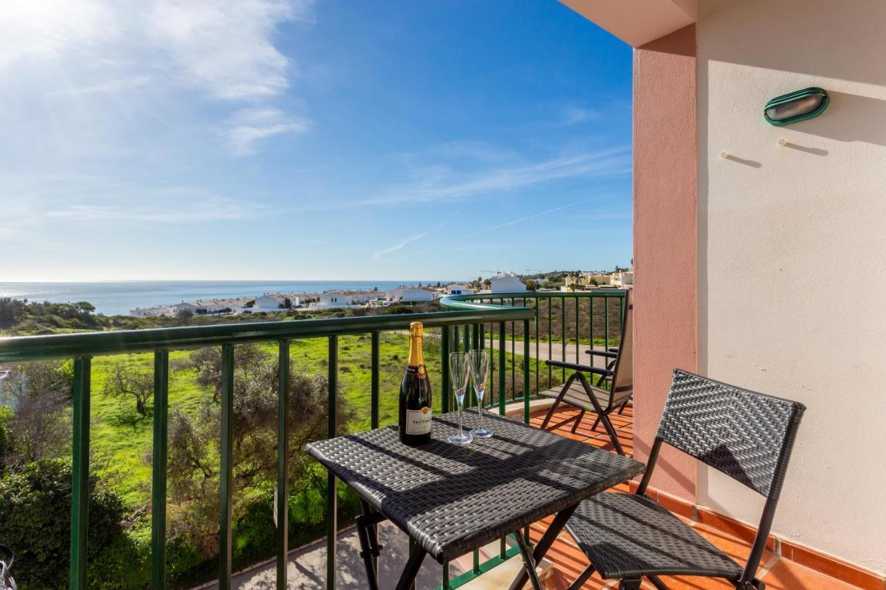 Lovely 2 Bedroom Apartment Including Pool, Stunning Ocean Views & Beach Closeby Praia Da Luz Ngoại thất bức ảnh