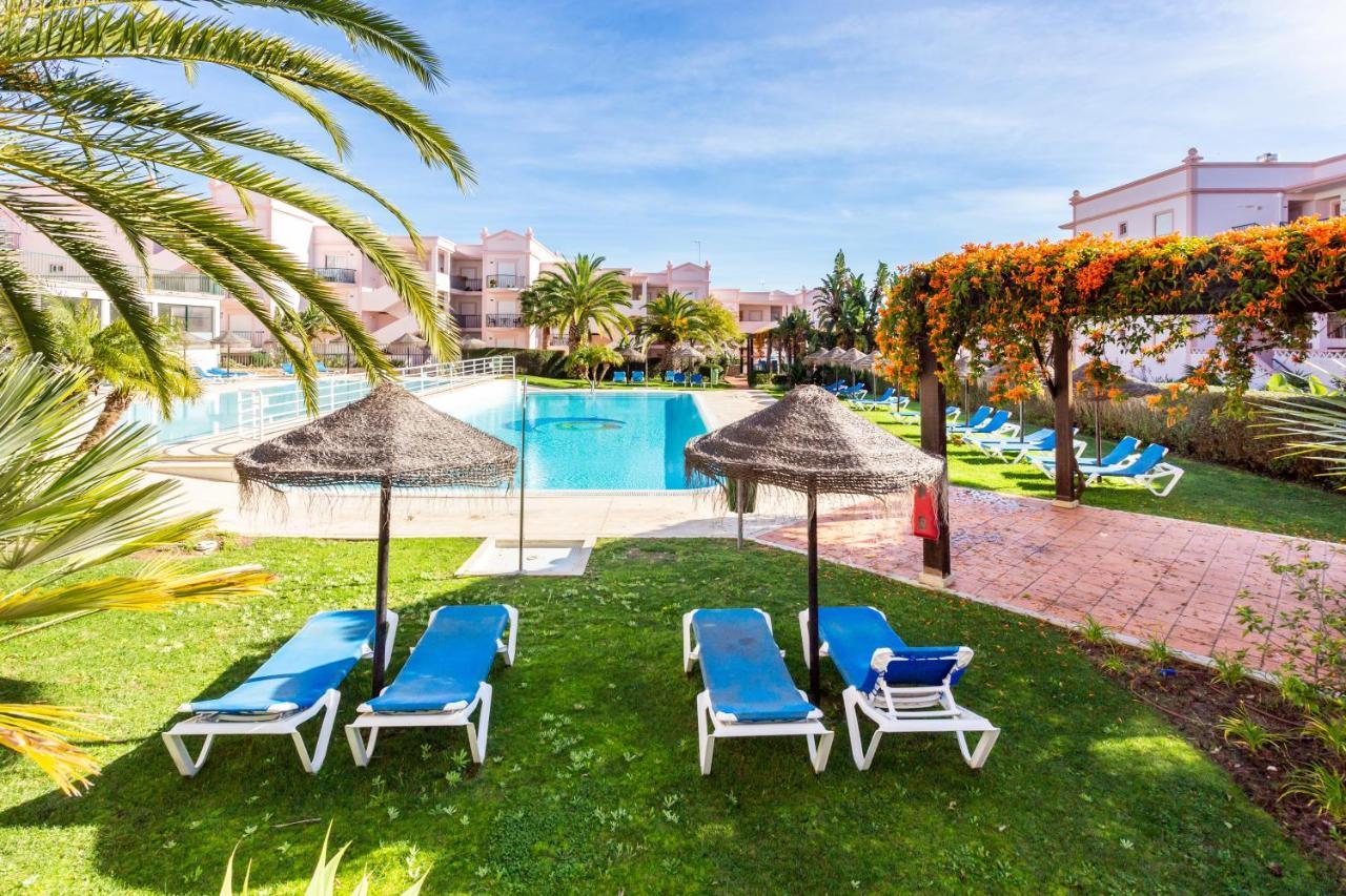 Lovely 2 Bedroom Apartment Including Pool, Stunning Ocean Views & Beach Closeby Praia Da Luz Ngoại thất bức ảnh